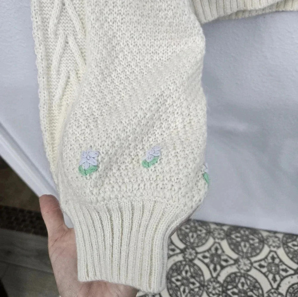 Wild Fable Floral Knit Cropped Balloon Sleeve Sweater - Picture 4 of 10